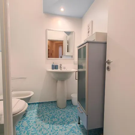 Center In Shopping And Living Area With Ac, Wifi, Steps From M1 And Airport And Fiera Link
