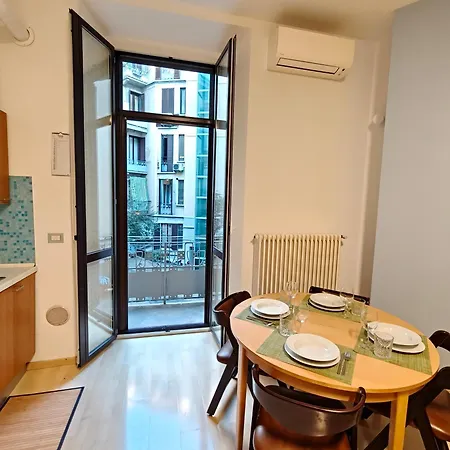 Center In Shopping And Living Area With Ac, Wifi, Steps From M1 And Airport And Fiera Link Apartment Milan