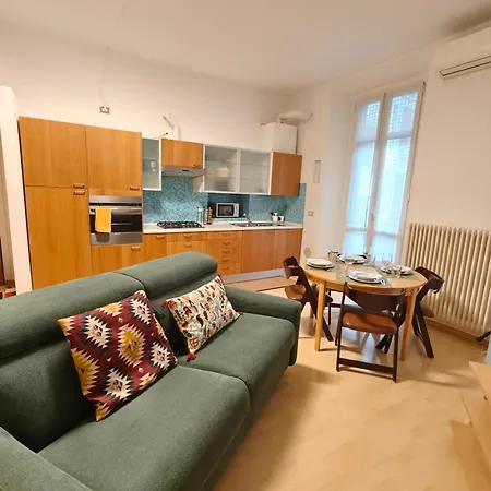 Center In Shopping And Living Area With Ac, Wifi, Steps From M1 And Airport And Fiera Link Apartment *